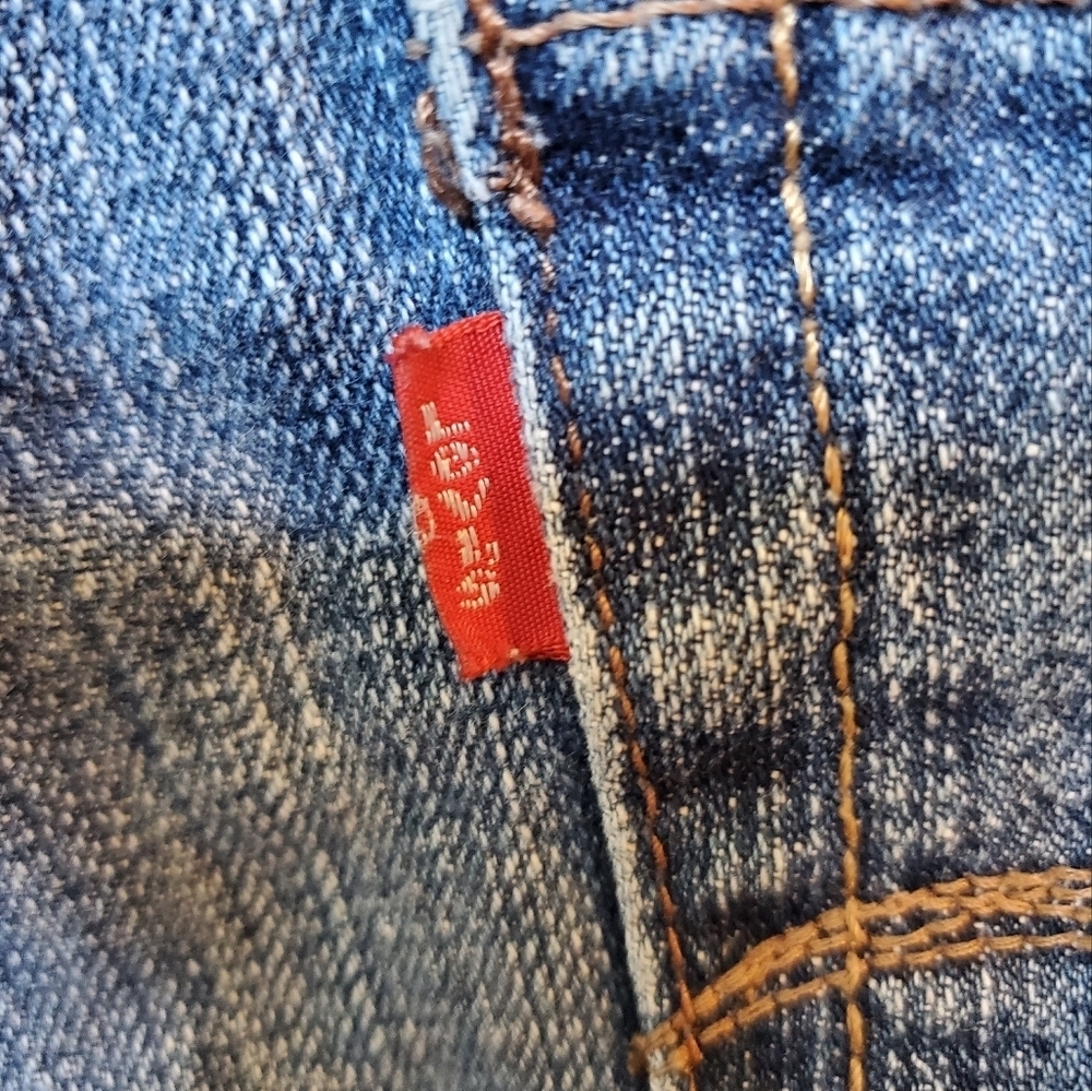 Levis Denim Jeans. Size 8 - Picture 5 of 8
